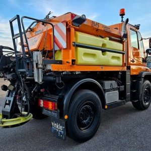 foto UNIMOG sypač