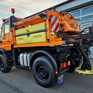 foto UNIMOG sypač