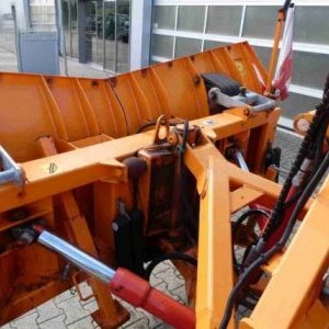 foto MB Unimog U318 zimní údržba